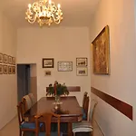 ベッド・アンド・ブレックファスト Domus Borbonica 4*
