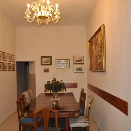 Bed and breakfast Domus Borbonica 4*