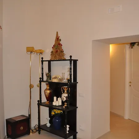 Domus Borbonica 4* Nápoles