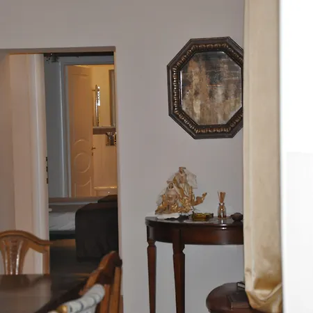 Domus Borbonica 4* Nápoles