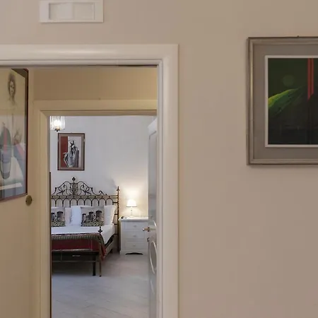Domus Borbonica לינה וארוחת בוקר נאפולי