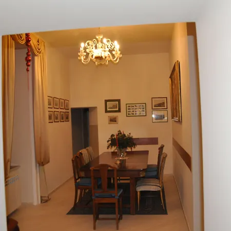 Domus Borbonica Couette-café