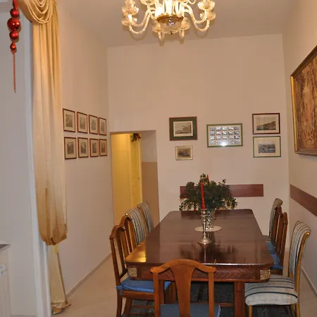 Domus Borbonica Couette-café Naples