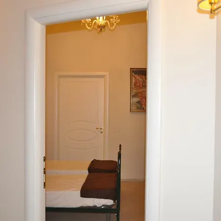 Domus Borbonica 3*