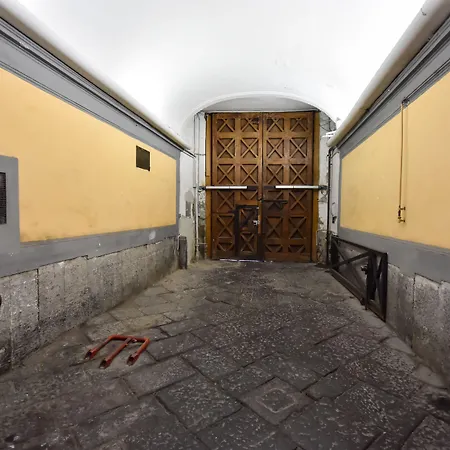 فندق مبيت وإفطار Domus Borbonica نابولي