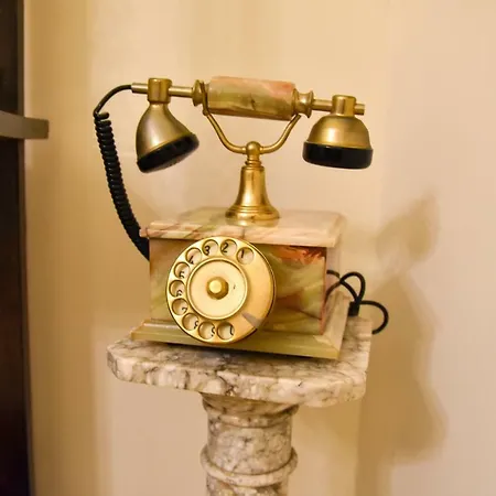 فندق مبيت وإفطار Domus Borbonica 4*