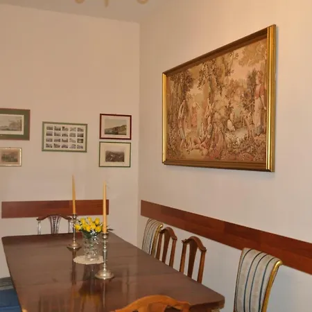 Domus Borbonica فندق مبيت وإفطار 4*